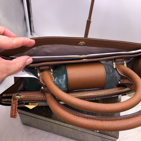 Michael Kors Karla MD EW satchel Crossbody - Picture 4 of 8